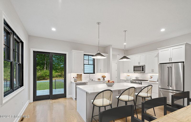 4th image of 6 Nicole Avenue