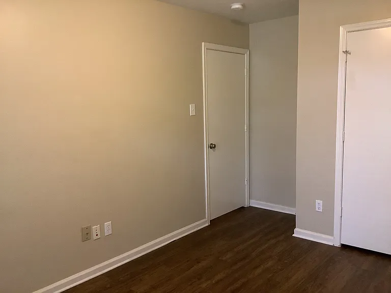 1423 Hunter Green Ln — Photo 19