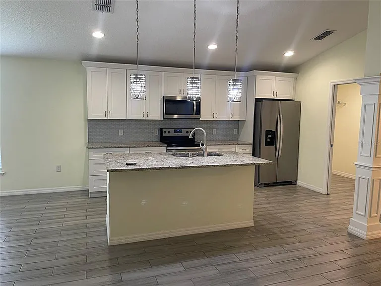208 Missouri Ave — Photo 2