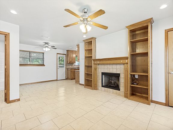 3rd image of 544 Thompson Dr