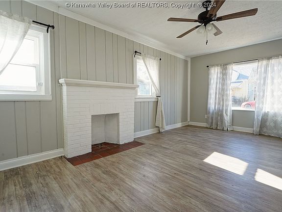2nd image of 110 W Riverview Dr