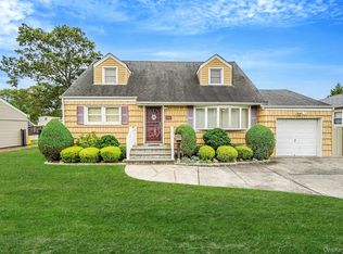 166 N Oak St, Massapequa, NY 11758