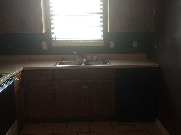 tiled kit new frid/dish/frid