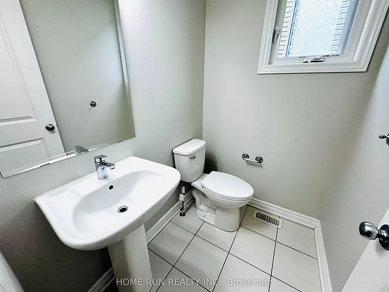 621 Lauraleaf Cres — Photo 11