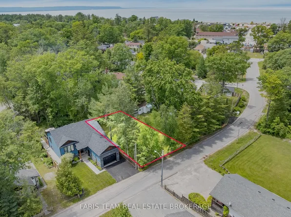40 Nancy St, Wasaga Beach, ON L9Z 2K5