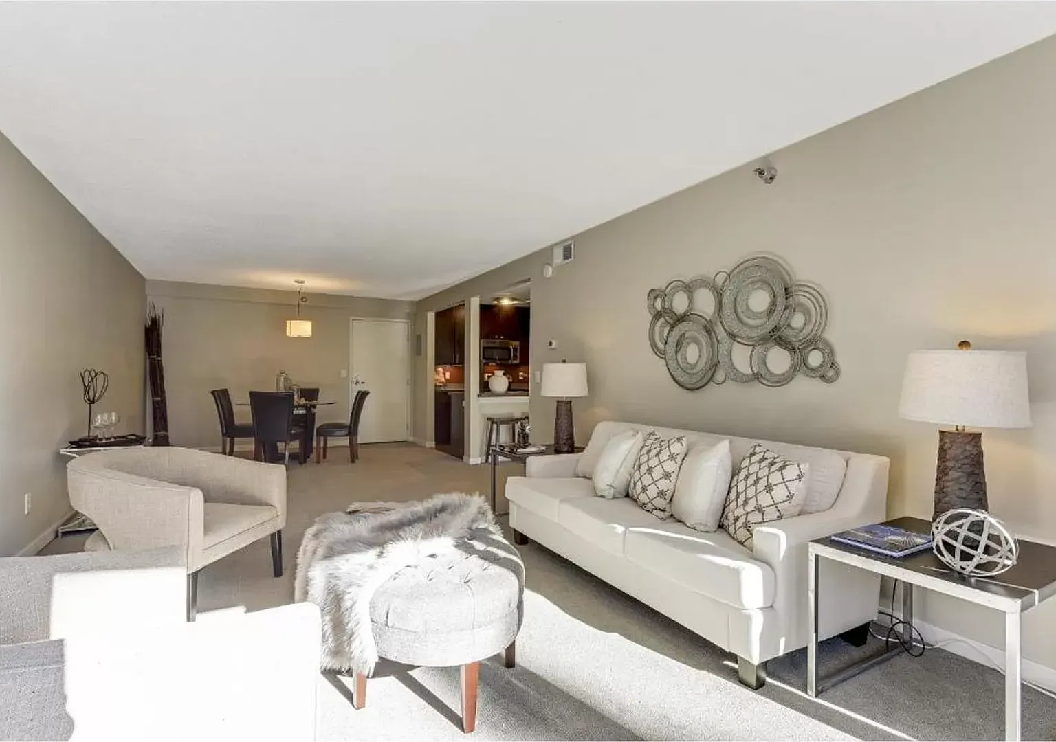 Lowry Hill 1BR w/ Skyline Views + Heated Garage | 745 SF — Photo 4