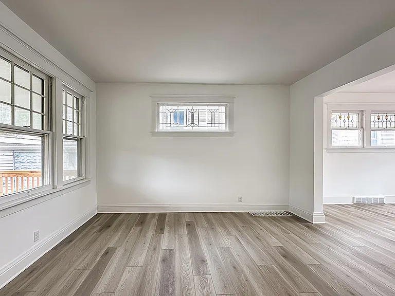 2122 Bancroft St — Photo 5
