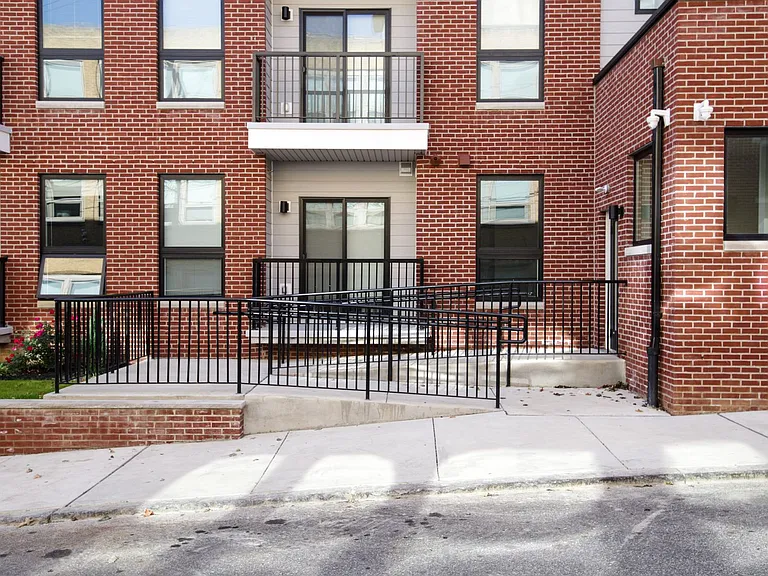 East Main Manayunk Apartments — Photo 40