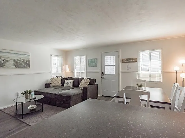 2140 Reed Ave — Photo 2
