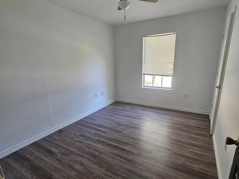 409 E Kerr Ave — Photo 7