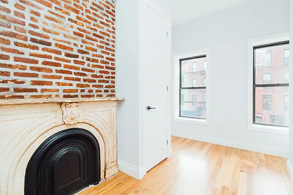 Rented by Nooklyn NYC LLC | media 31