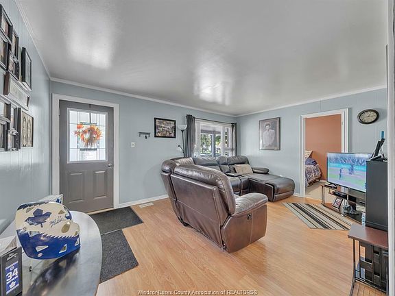 3rd image of 12 King St