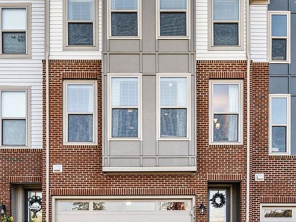 2nd image of 42385 Dogwood Glen Sq