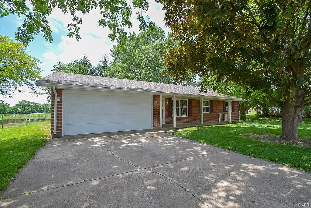 119 Eastwood Dr photo 1