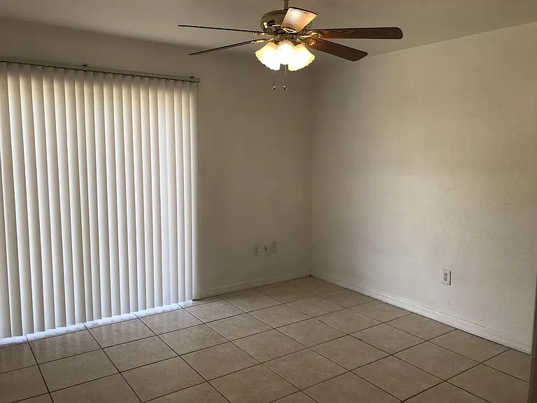 4400-4402 Douglas Ln — Photo 10