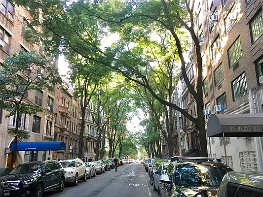 Sold by R New York | media 29