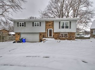 1051 Valley View Ct, Decatur, IL 62522