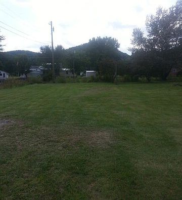 2nd image of 2190 Maple Acres Rd