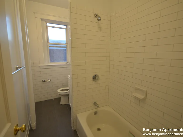 1800 Commonwealth Ave #30 — Photo 12