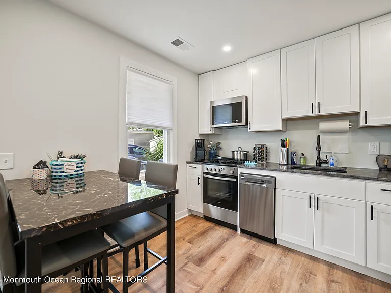 110 11th Ave #REAR EAST — Photo 4