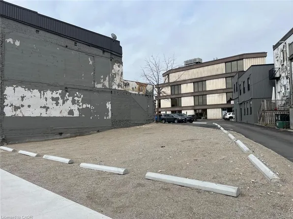 28 Erie St #20, Stratford, ON N5A 2M4