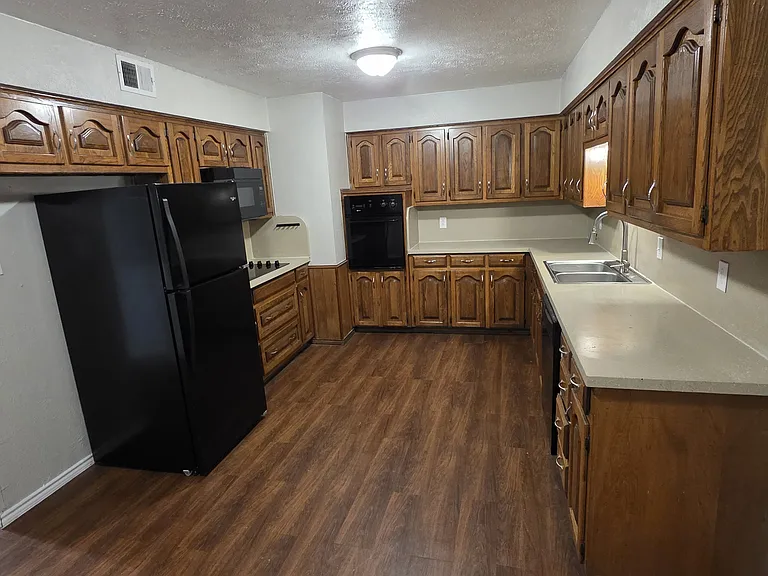 2208 Kings Row — Photo 12