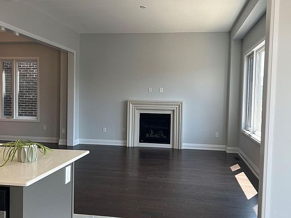 3rd image of 14 Periwinkle Rd E