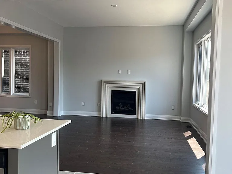 14 Periwinkle Rd E — Photo 3