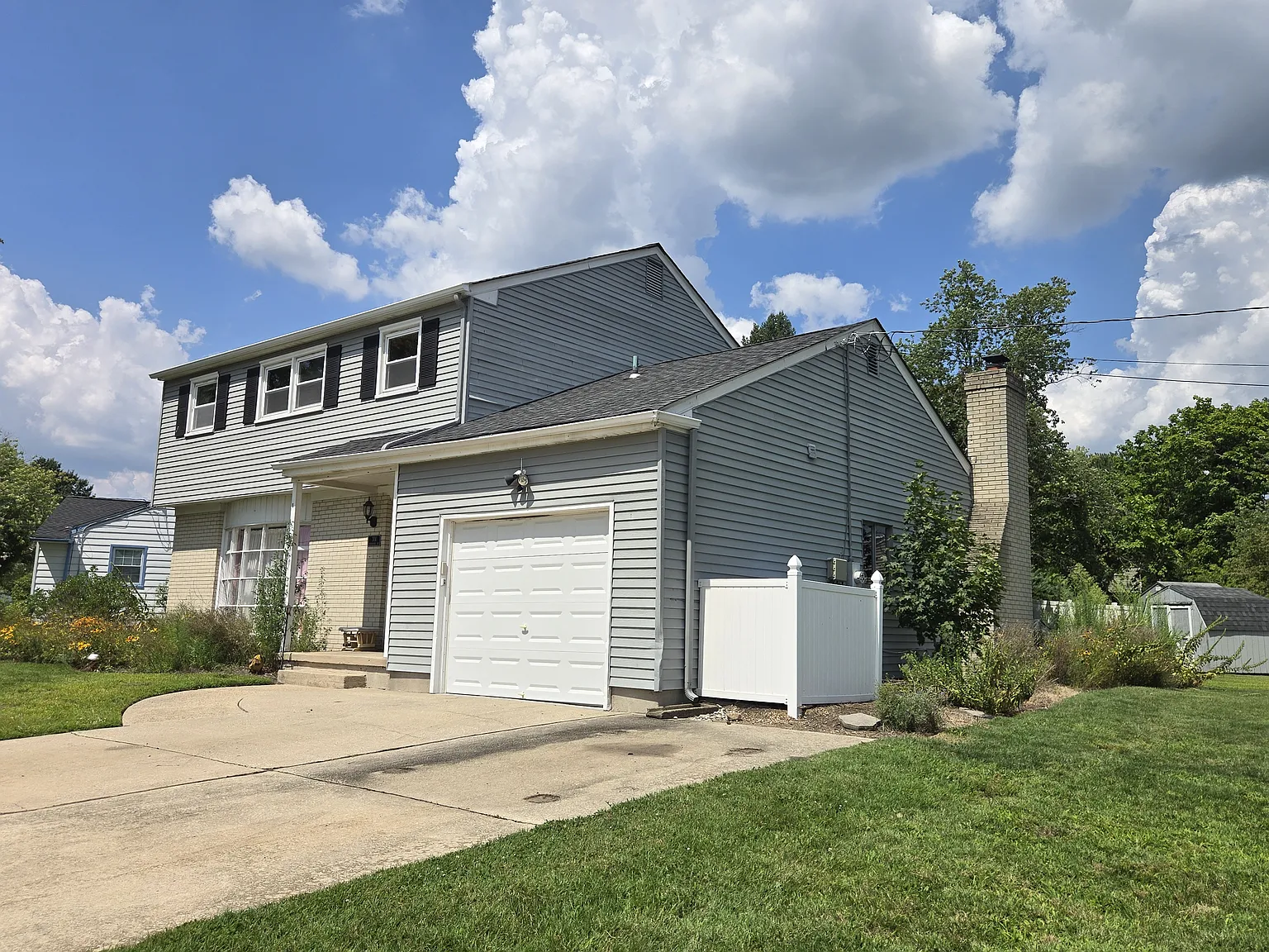 4 bed, 1.5 bath, 1800 sqft, $3,000 — Photo 3
