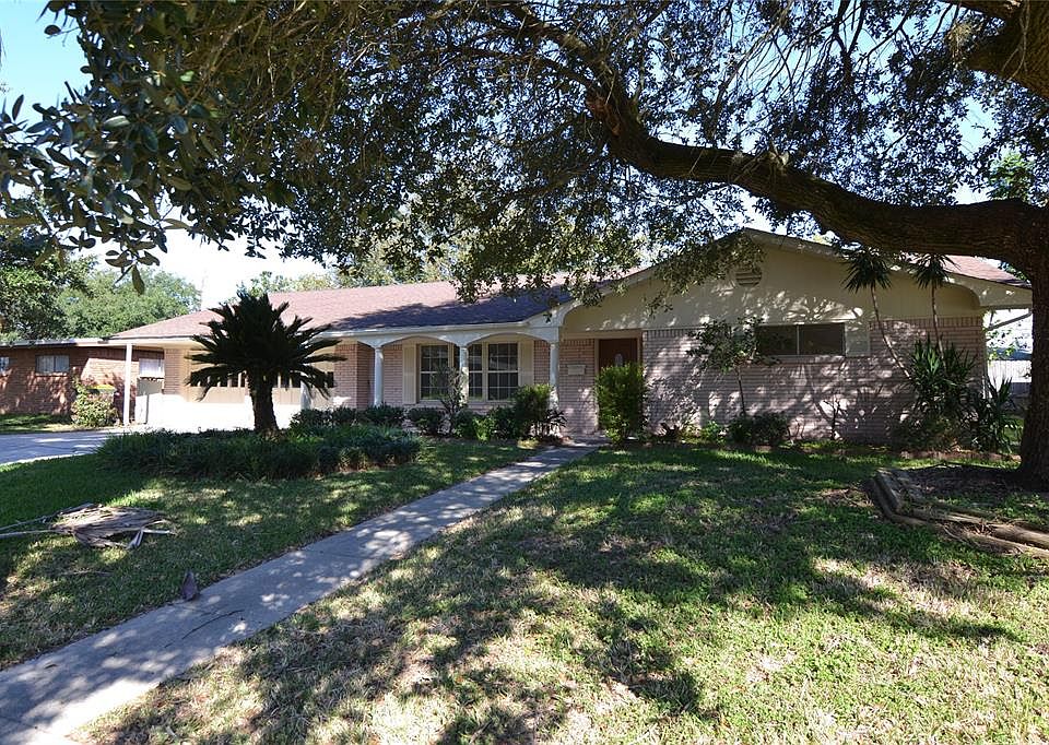 1st image of 1004 Rosewood Dr