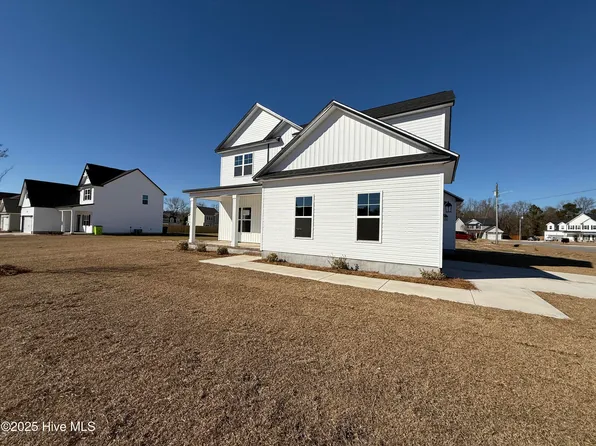 801 Cam Rose Court, Richlands, NC 28574