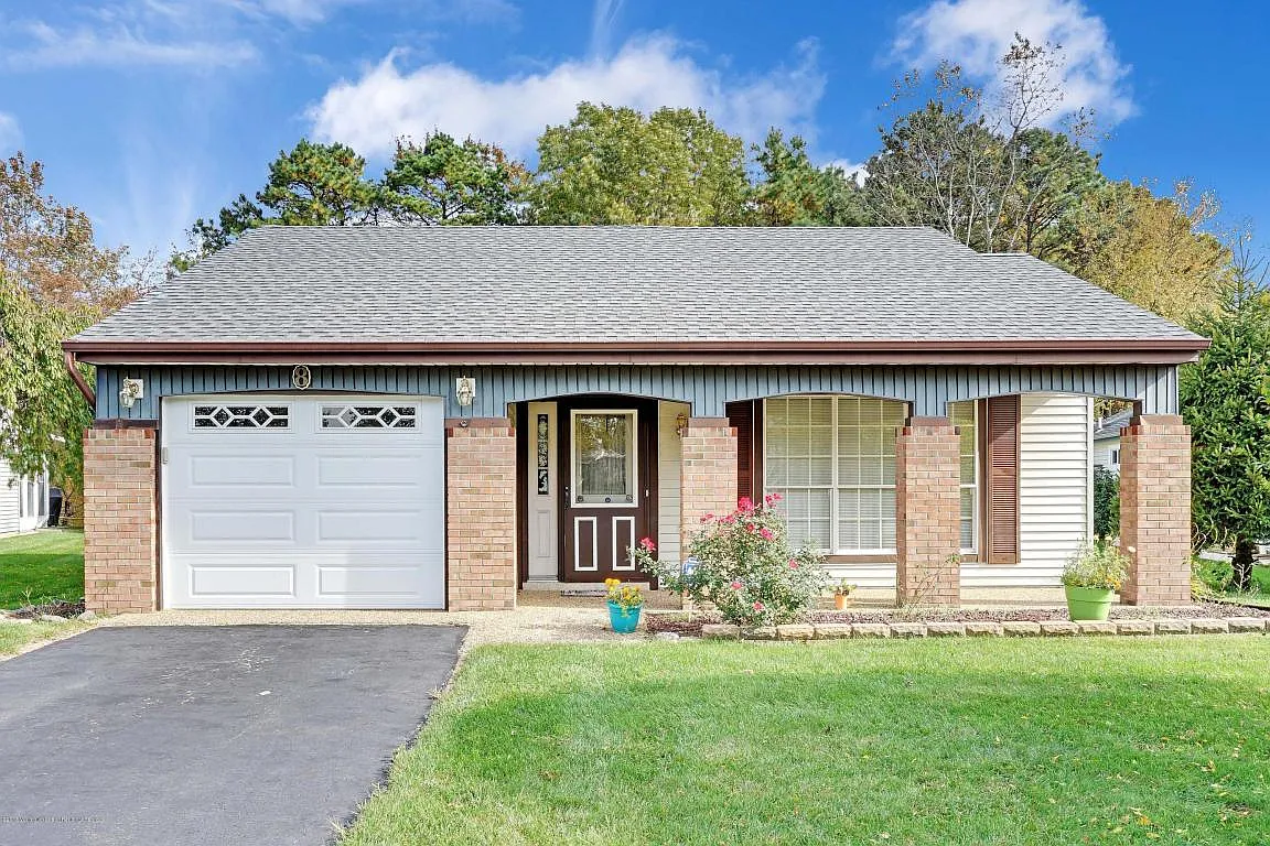 8 Twyford La photo 1