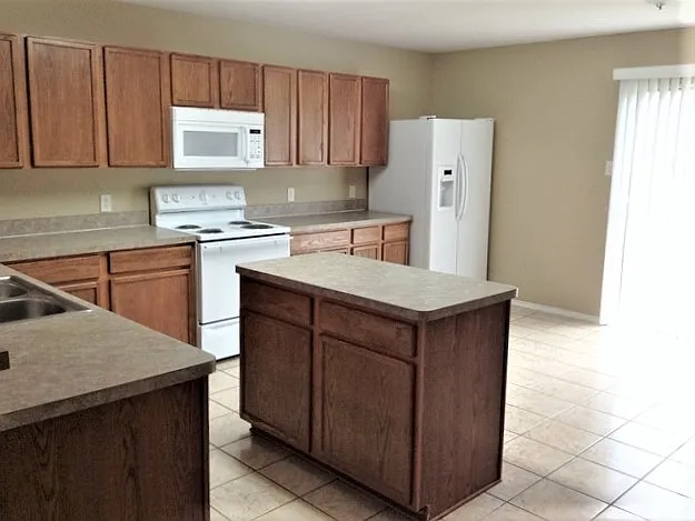 Building Photo - 511 Robinwood Dr