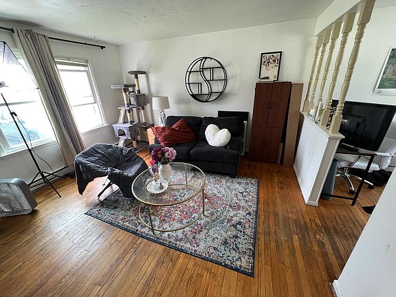 3rd image of 734 W 11th St Unit A