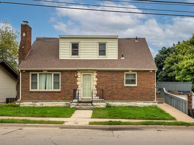 2520 University Ave, Dubuque, IA, 52001