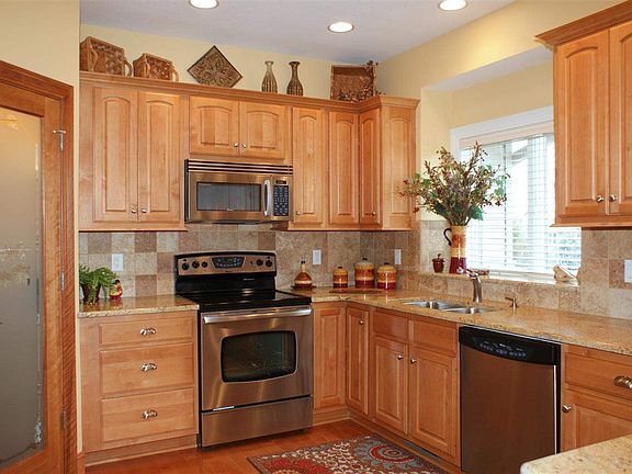 3rd image of 3122 Stratford Ct