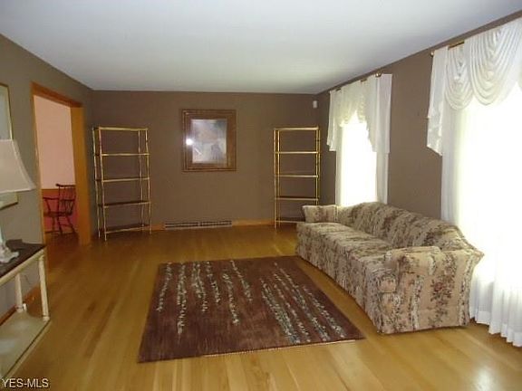 2nd image of 8007 Bendemeer Dr