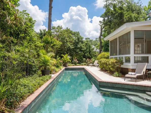 1063 Plantation Ln, Mount Pleasant, SC 29464