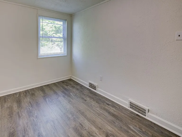 53 Madison Dr — Photo 10