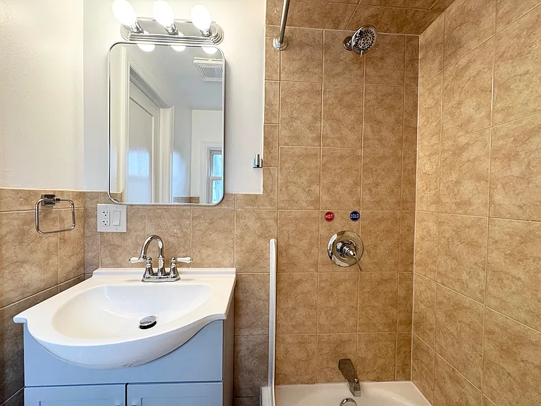 1166 Summit Ave #2R — Photo 15