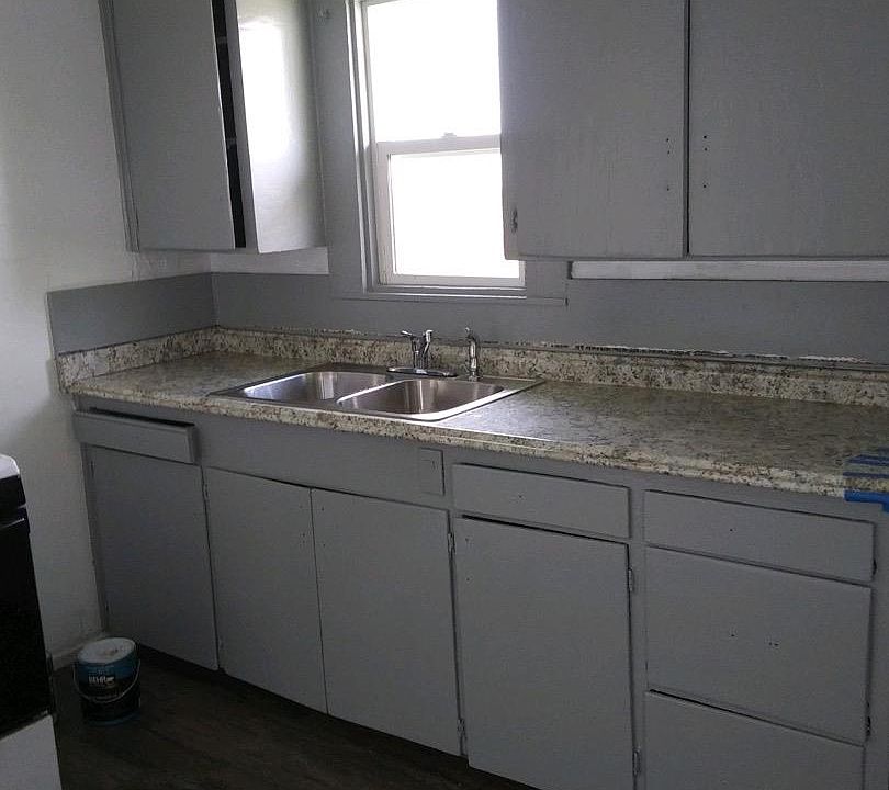 2nd image of 715 E Valley St