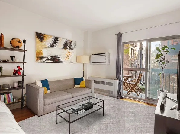 184 Thompson St APT 2V, New York, NY 10012