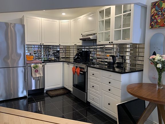 3rd image of 25 W 70th St APT 3B