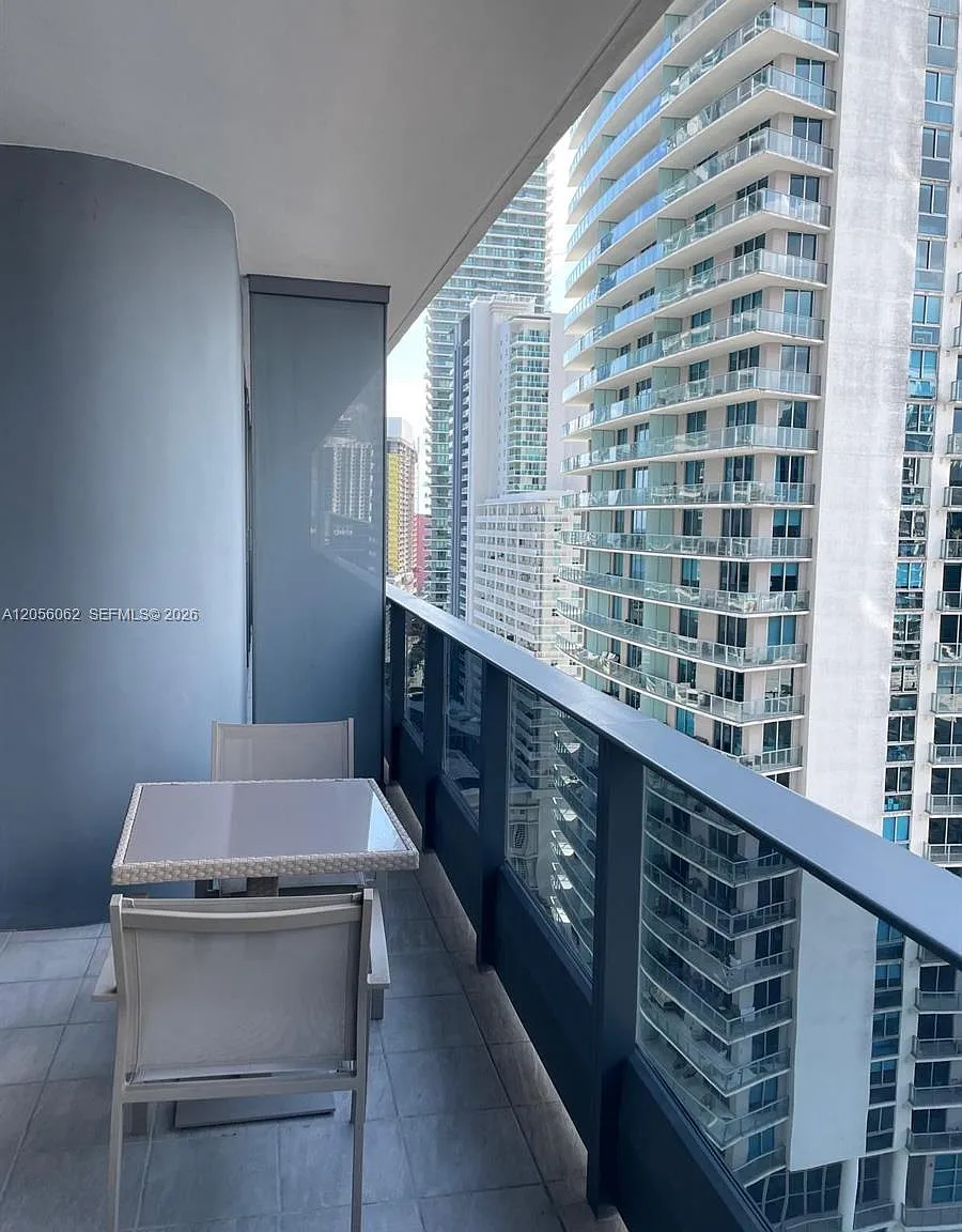 Brickell Flatiron — Photo 3