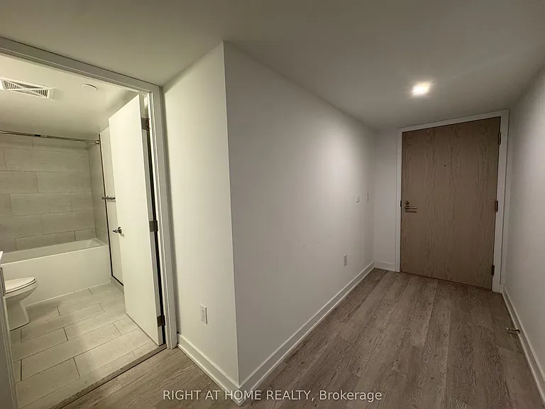 3 Strathgowan Ave #326 — Photo 13