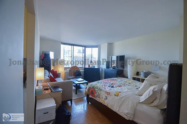 Rented by Metropolitan Property Group | media 1