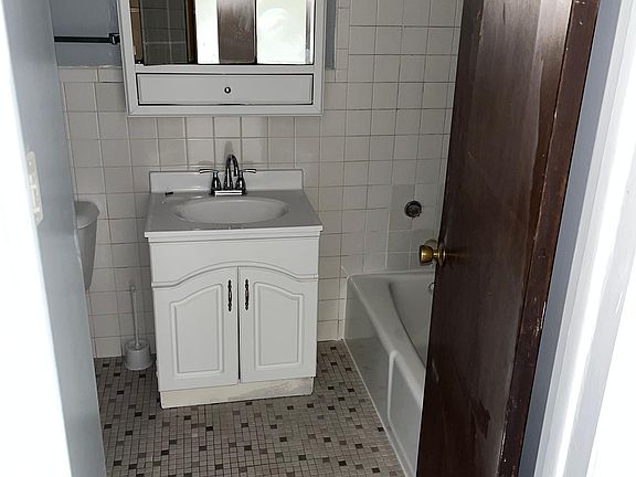 4th image of 352 N Oakwood Ave