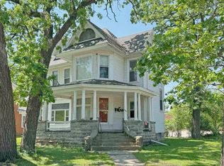 102 S Connecticut Ave UNIT A-E, Mason City, IA 50401