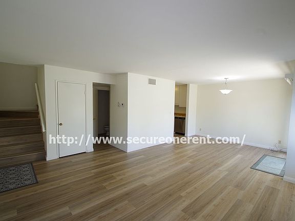 4th image of 22131 Burbank Blvd Unit 1