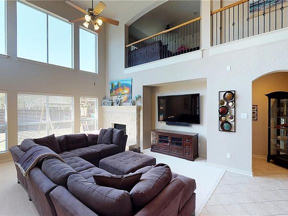 4th image of 2832 Fieldlark Dr